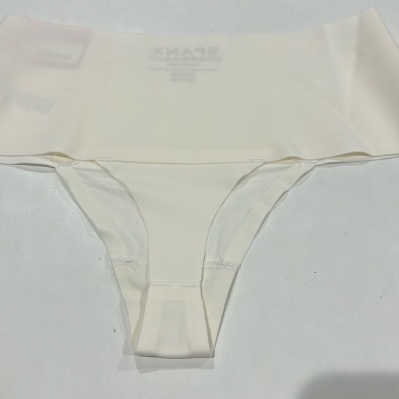 SPANX Undie-tectable Thong in Powder NWT - Picture 4 of 7